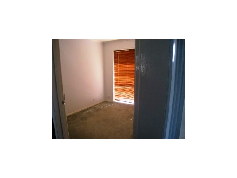 24 Amber Crs, Narre Warren VIC 3805