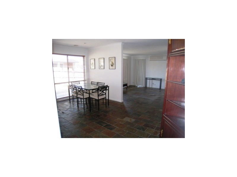 24 Amber Crs, Narre Warren VIC 3805