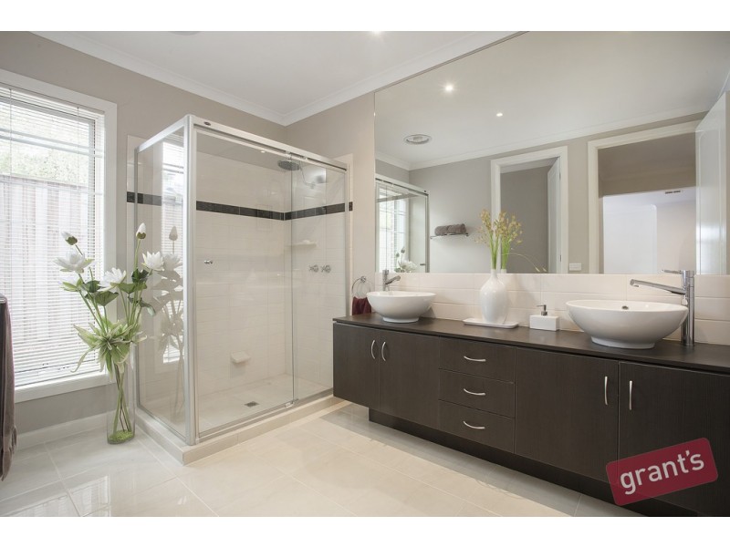 13 Roselea Place, Narre Warren North VIC 3804