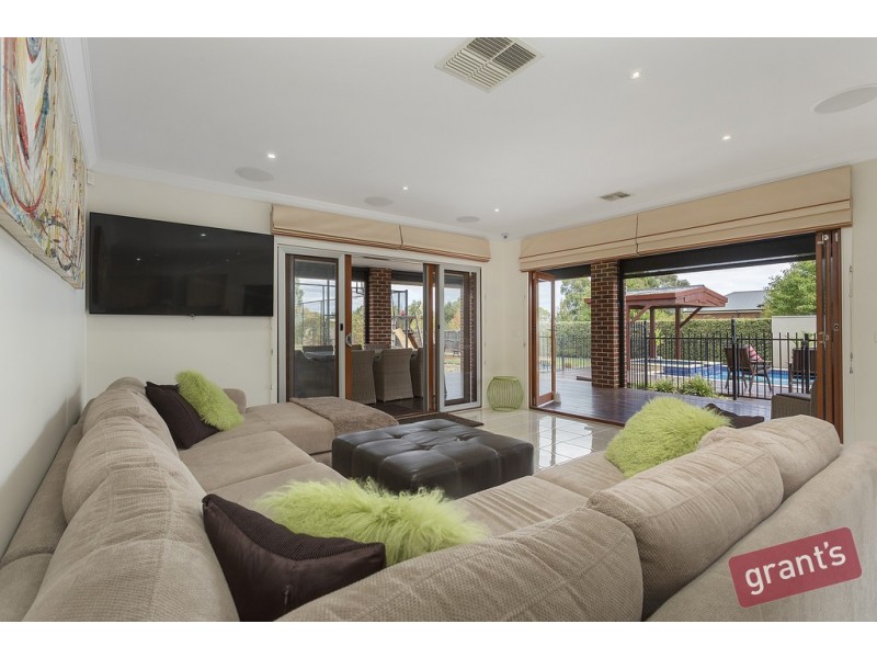 13 Roselea Place, Narre Warren North VIC 3804