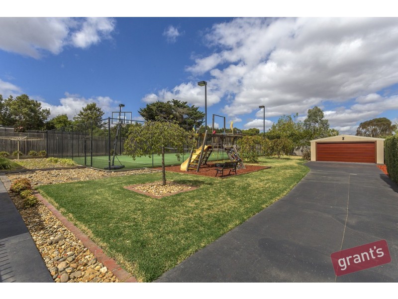 13 Roselea Place, Narre Warren North VIC 3804