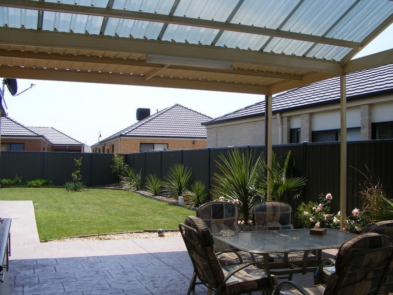 2 Charlwood Close, Lynbrook VIC 3975