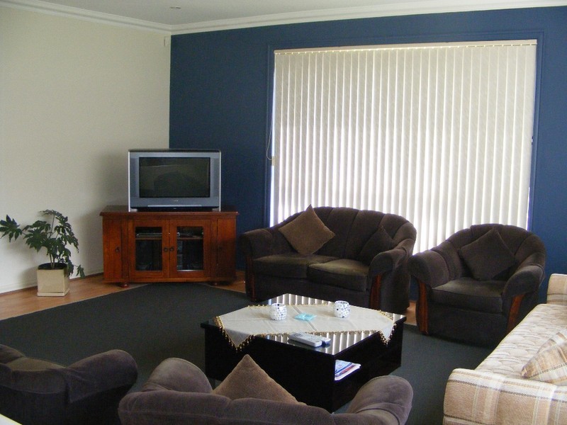 2 Charlwood Close, Lynbrook VIC 3975