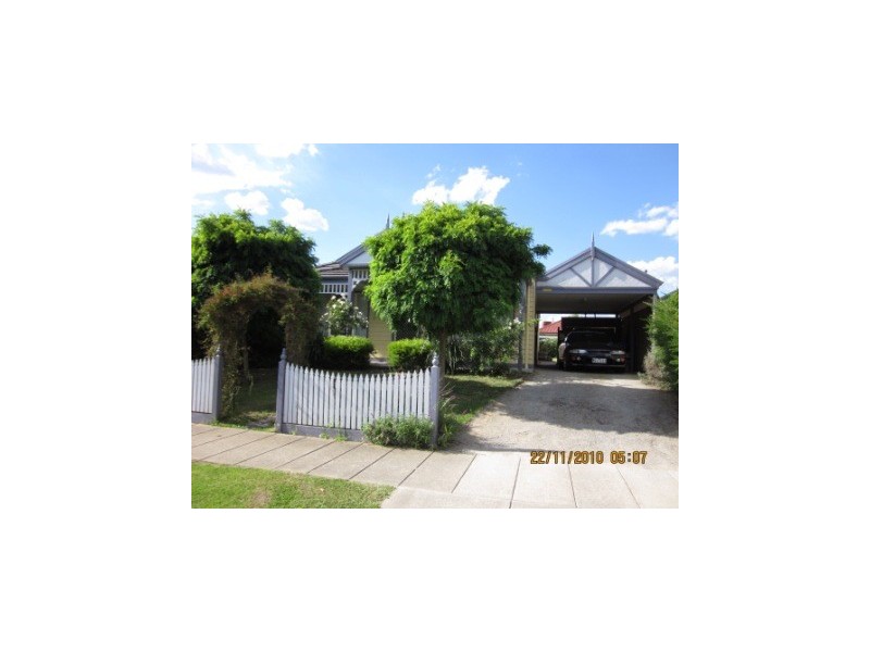 6 Cato Parkway, Lynbrook VIC 3975