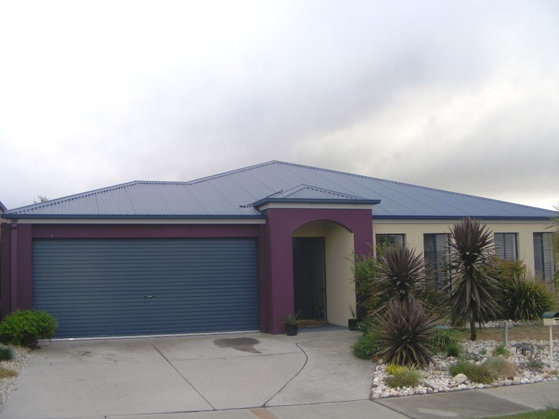 20 Pevensey Drive, Narre Warren South VIC 3805