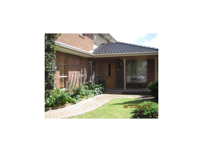 2 Chain Crt, Narre Warren South VIC 3805