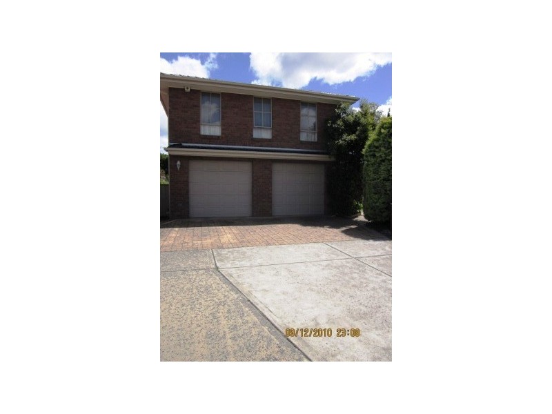 2 Chain Crt, Narre Warren South VIC 3805