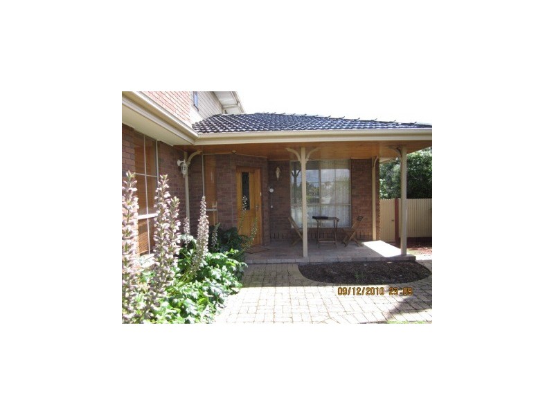 2 Chain Crt, Narre Warren South VIC 3805