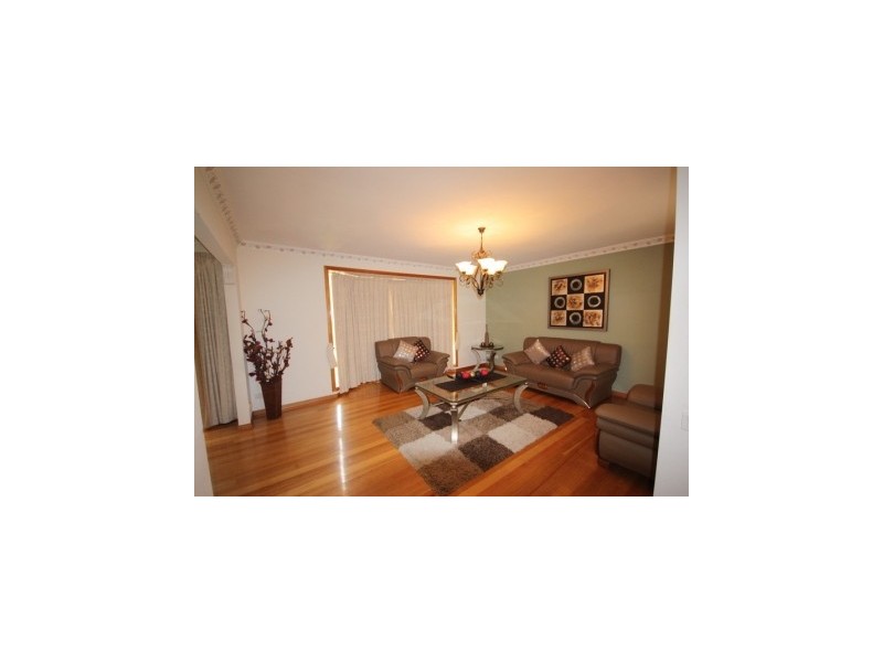 2 Chain Crt, Narre Warren South VIC 3805
