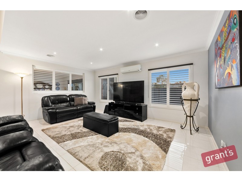 11 Powell Place, Pakenham VIC 3810