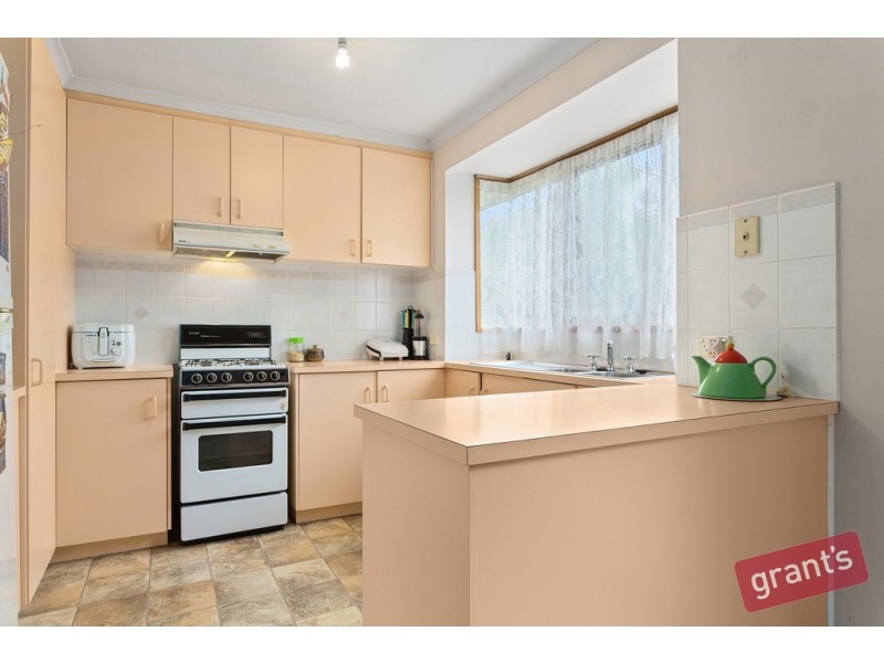 71 Wakenshaw Crescent, Pakenham VIC 3810