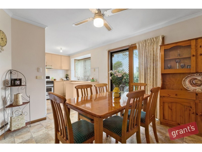 71 Wakenshaw Crescent, Pakenham VIC 3810