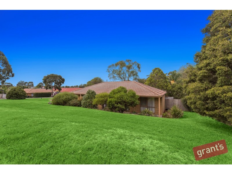 71 Wakenshaw Crescent, Pakenham VIC 3810