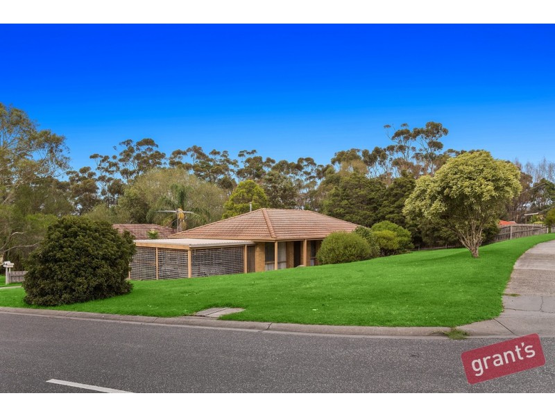 71 Wakenshaw Crescent, Pakenham VIC 3810