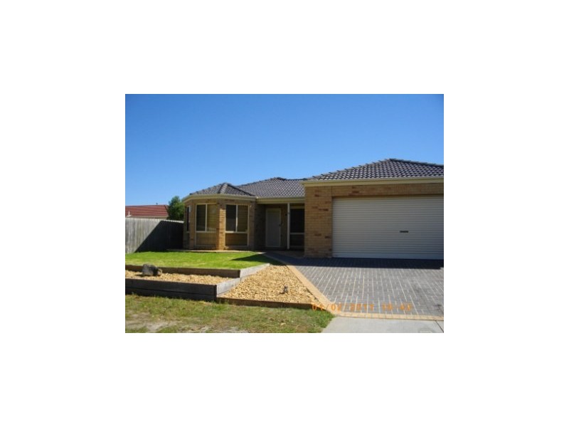 30 St Andrews Crt, Narre Warren South VIC 3805