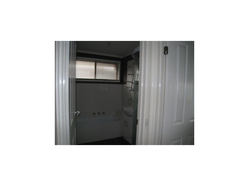 2 Emerald Crt, Narre Warren VIC 3805