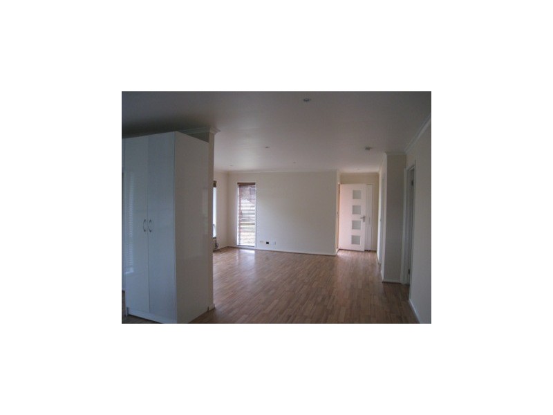 2 Emerald Crt, Narre Warren VIC 3805