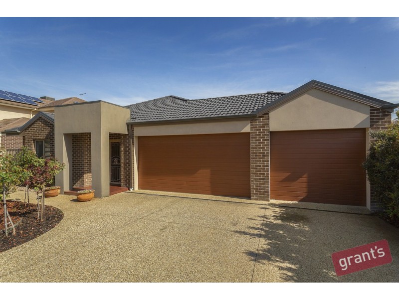 4 Villella Drive, Pakenham VIC 3810