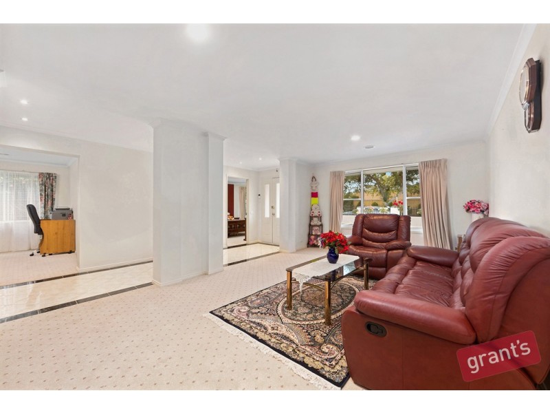 31 Kippenross Drive, Narre Warren South VIC 3805