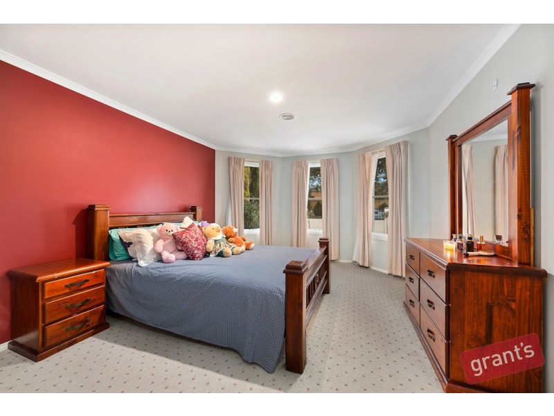 31 Kippenross Drive, Narre Warren South VIC 3805