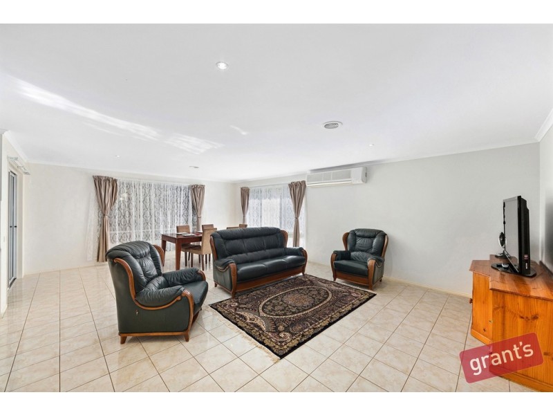 31 Kippenross Drive, Narre Warren South VIC 3805