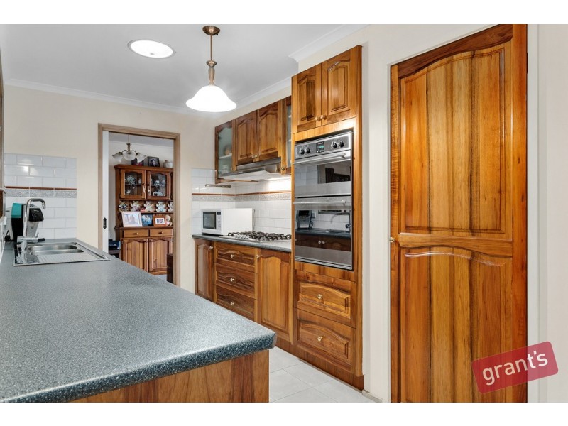 94 Lesdon Avenue, Cranbourne VIC 3977