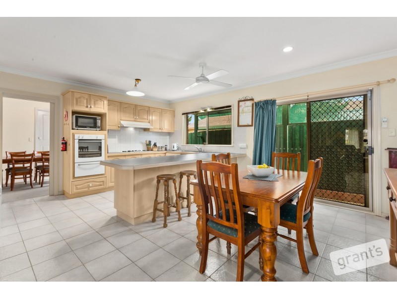 11 Ashley Close, Narre Warren VIC 3805