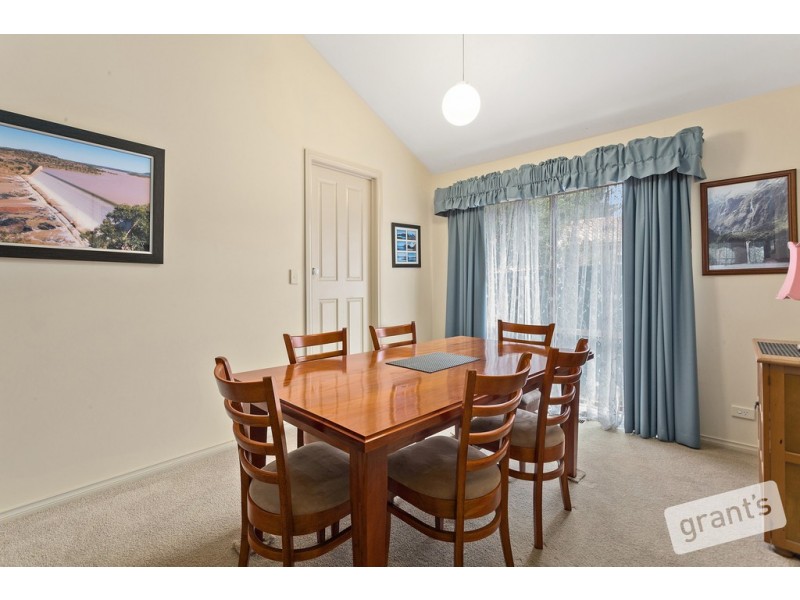 11 Ashley Close, Narre Warren VIC 3805