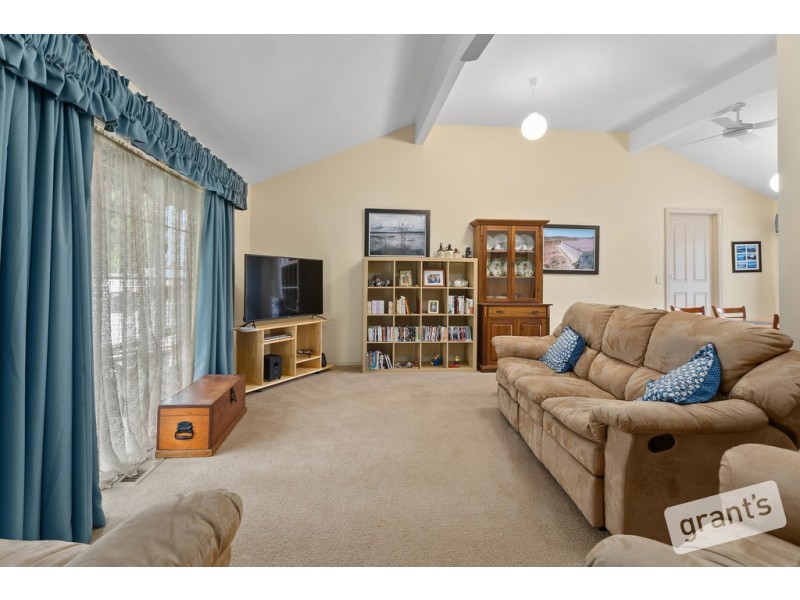 11 Ashley Close, Narre Warren VIC 3805