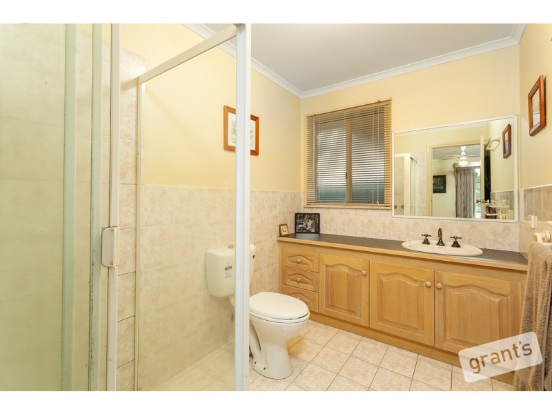 11 Ashley Close, Narre Warren VIC 3805