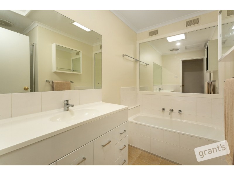 12 Bradley Terrace, Narre Warren VIC 3805