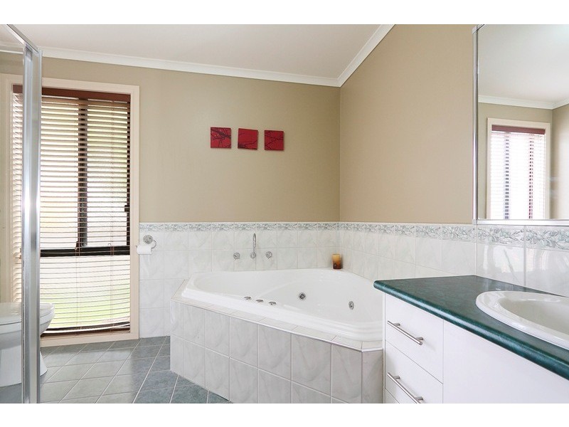 1 Pimento Close, Narre Warren South VIC 3805