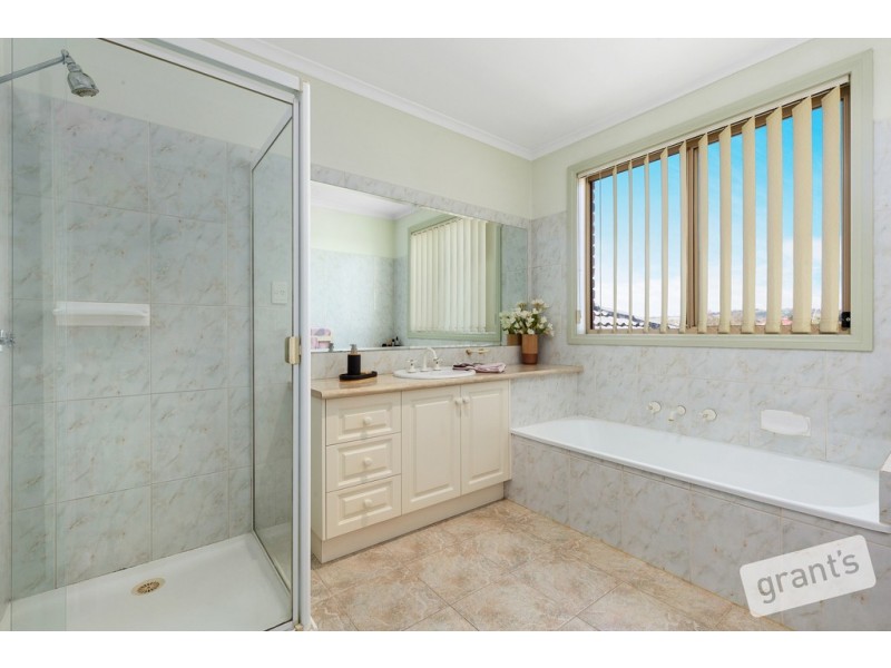 2 Ainsleigh Court, Narre Warren VIC 3805