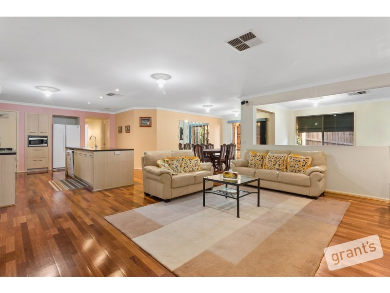 9 Mornmoot Court, Hallam VIC 3803