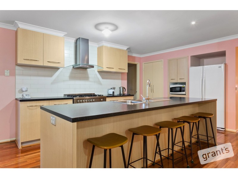 9 Mornmoot Court, Hallam VIC 3803