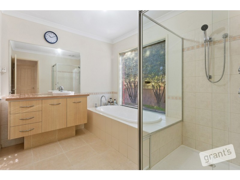 9 Mornmoot Court, Hallam VIC 3803