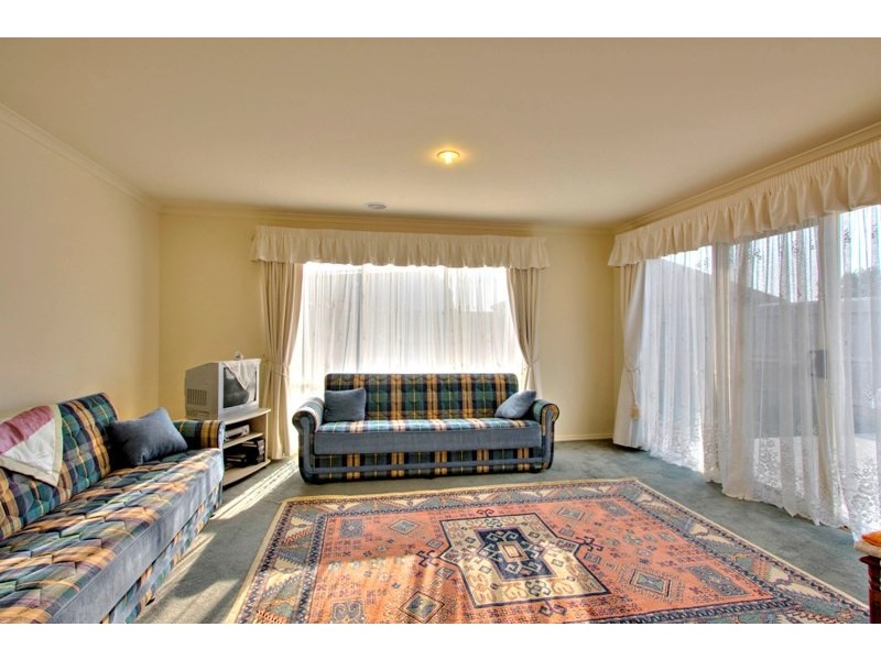 9 Beech Place, Hallam VIC 3803