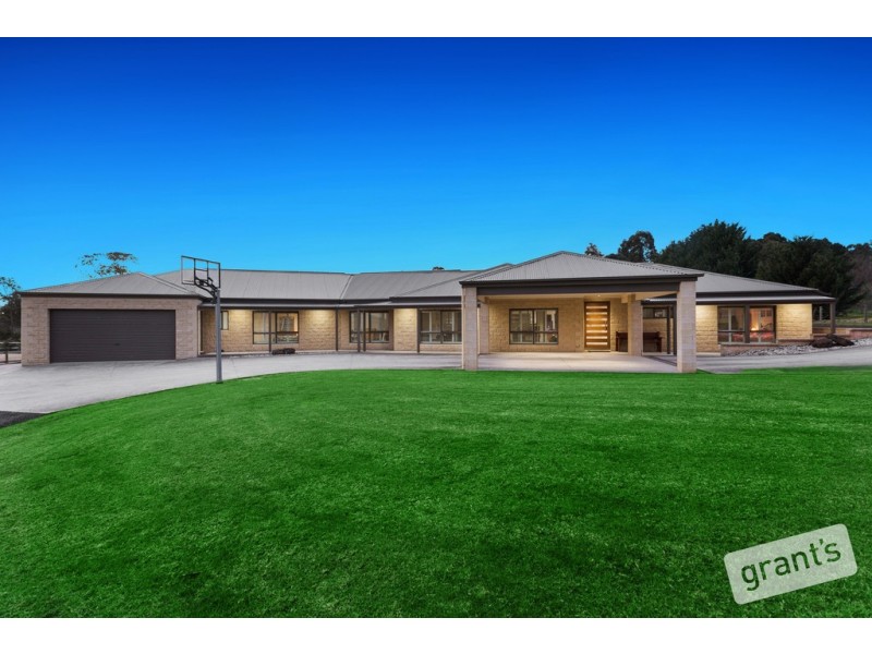 13 Mountain Flat Road, Narre Warren East VIC 3804