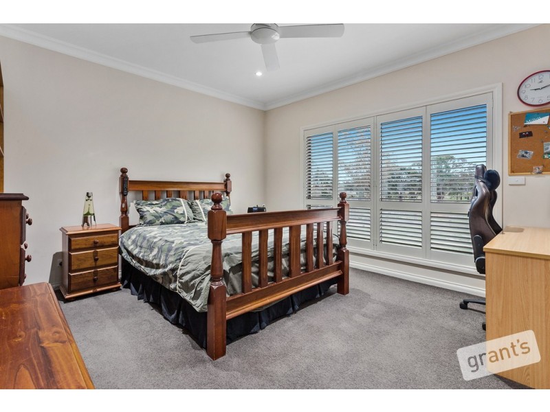 13 Mountain Flat Road, Narre Warren East VIC 3804
