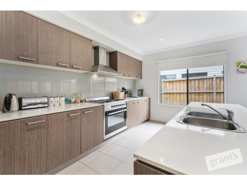 33 Green Gully Road, Clyde VIC 3978