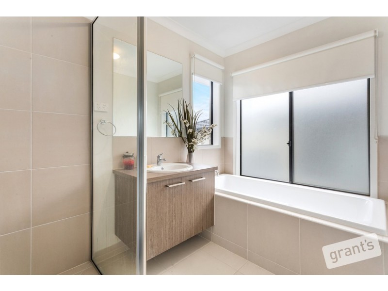 33 Green Gully Road, Clyde VIC 3978