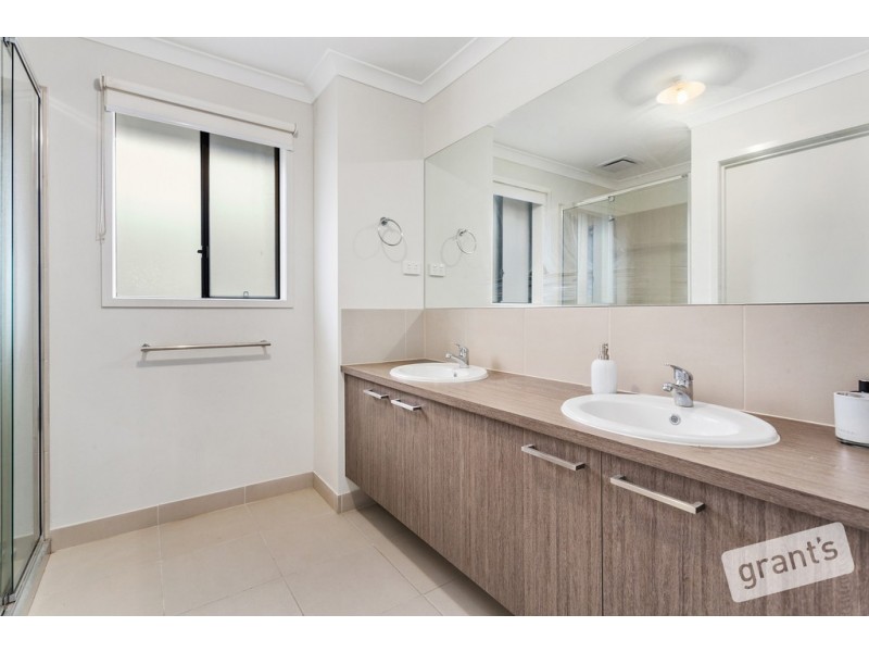 33 Green Gully Road, Clyde VIC 3978