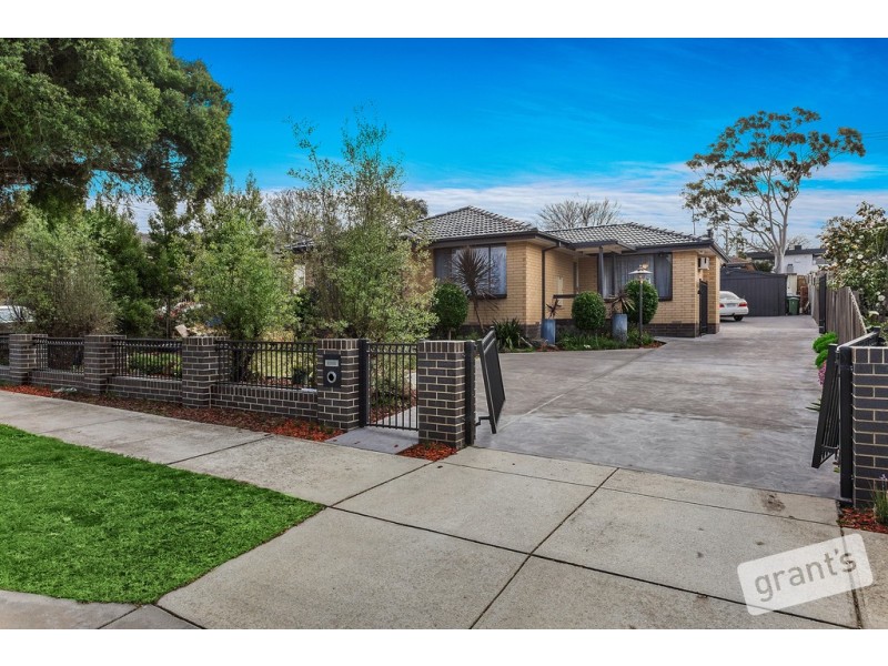 4 Meadow Wood Walk, Narre Warren VIC 3805