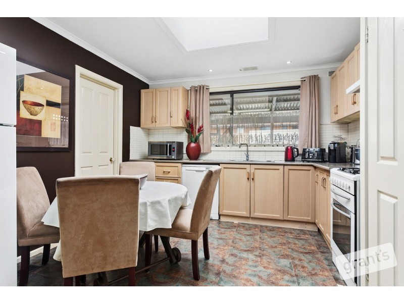 4 Meadow Wood Walk, Narre Warren VIC 3805