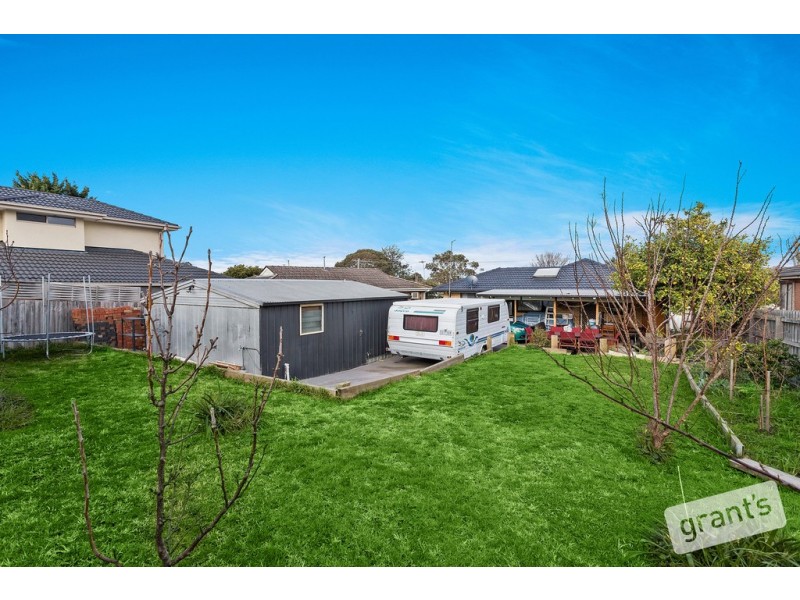 4 Meadow Wood Walk, Narre Warren VIC 3805