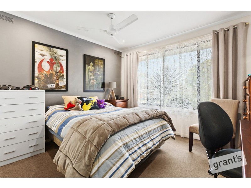 4 Meadow Wood Walk, Narre Warren VIC 3805