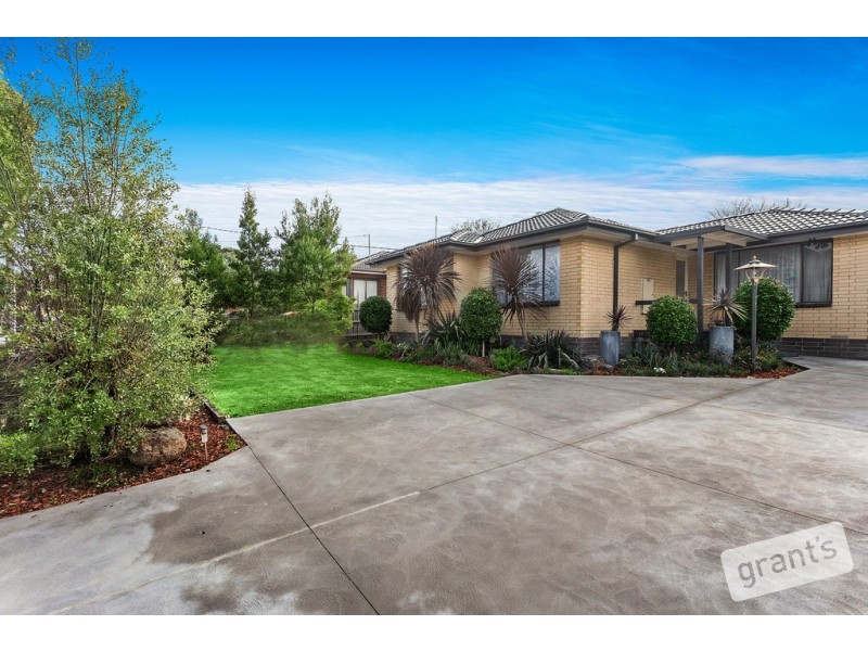 4 Meadow Wood Walk, Narre Warren VIC 3805