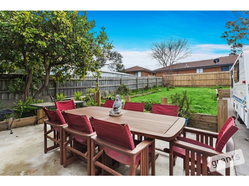 4 Meadow Wood Walk, Narre Warren VIC 3805