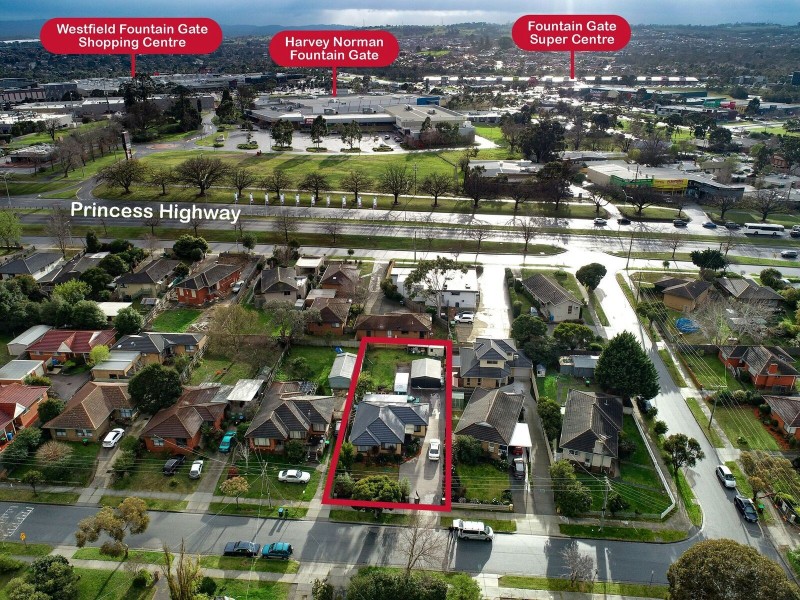 4 Meadow Wood Walk, Narre Warren VIC 3805