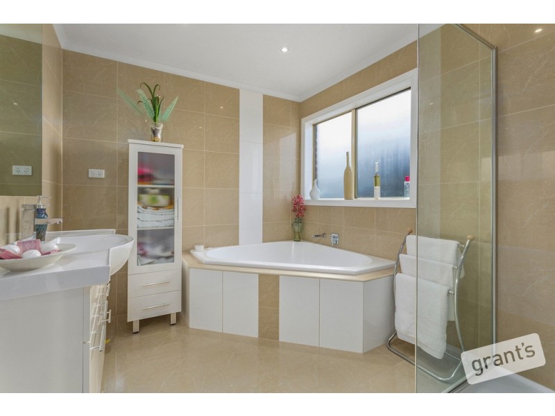 9 Arrino Crescent, Hallam VIC 3803